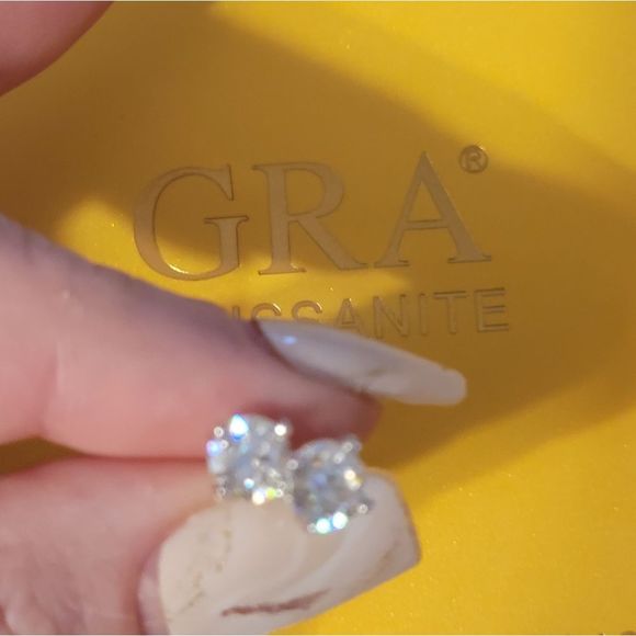 1.6cw 3cttw Certified vvs1 color D 6mm Round moissonite diamond studs - Picture 5 of 16